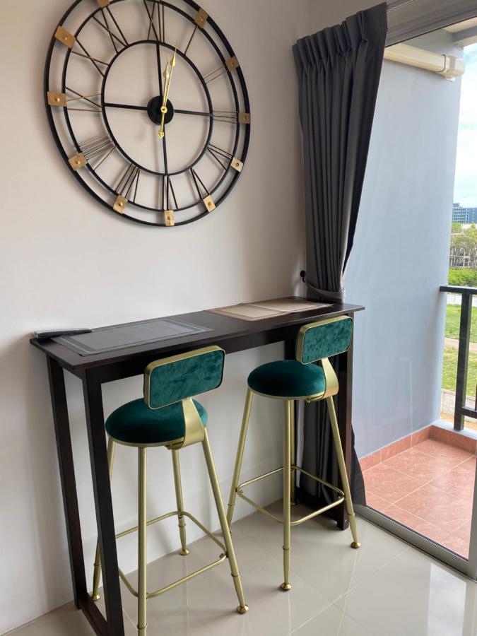 Trio Gems Condo, Pattaya Thailand Jomtien Beach Exteriör bild