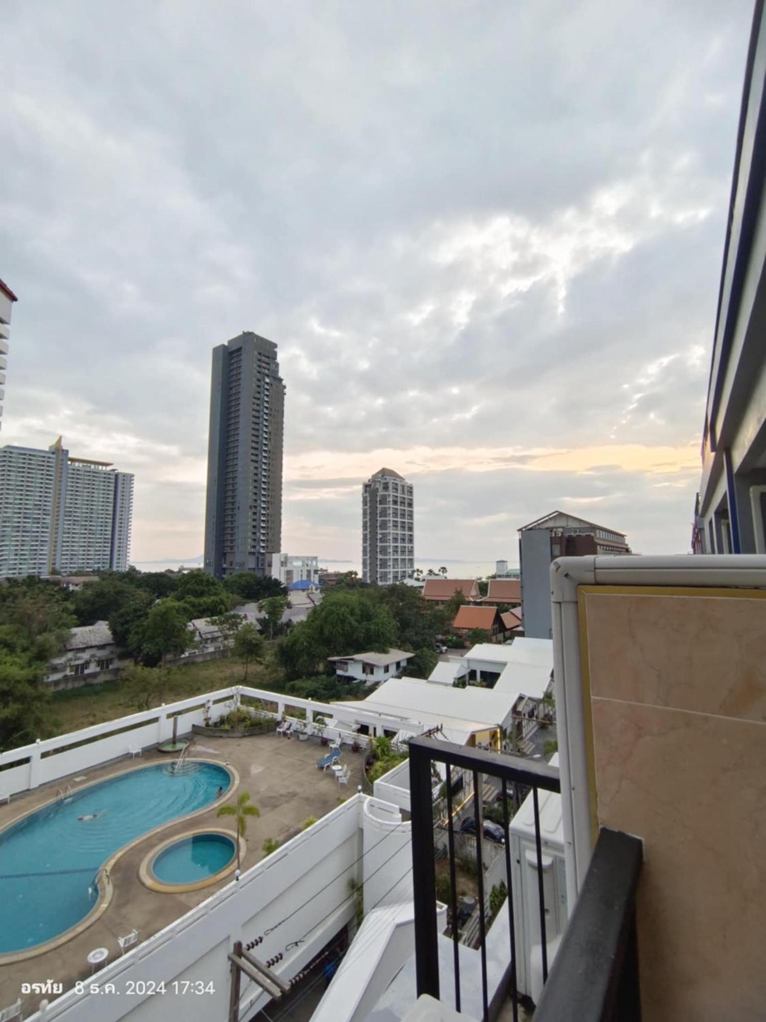 Trio Gems Condo, Pattaya Thailand Jomtien Beach Exteriör bild